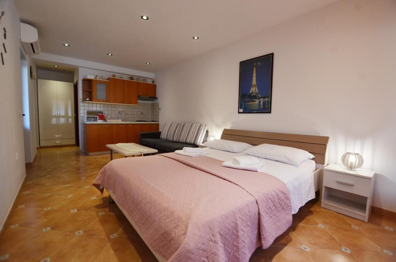 Jela Rooms And Studio Rovinj Exterior foto